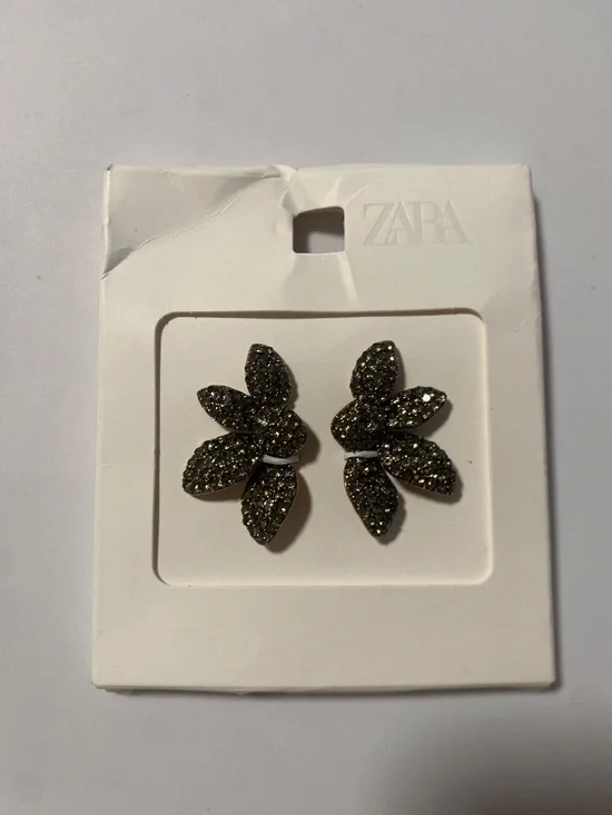 NWT Zara Rhinestones Fan Shaped Earrings - Picture 5 of 8